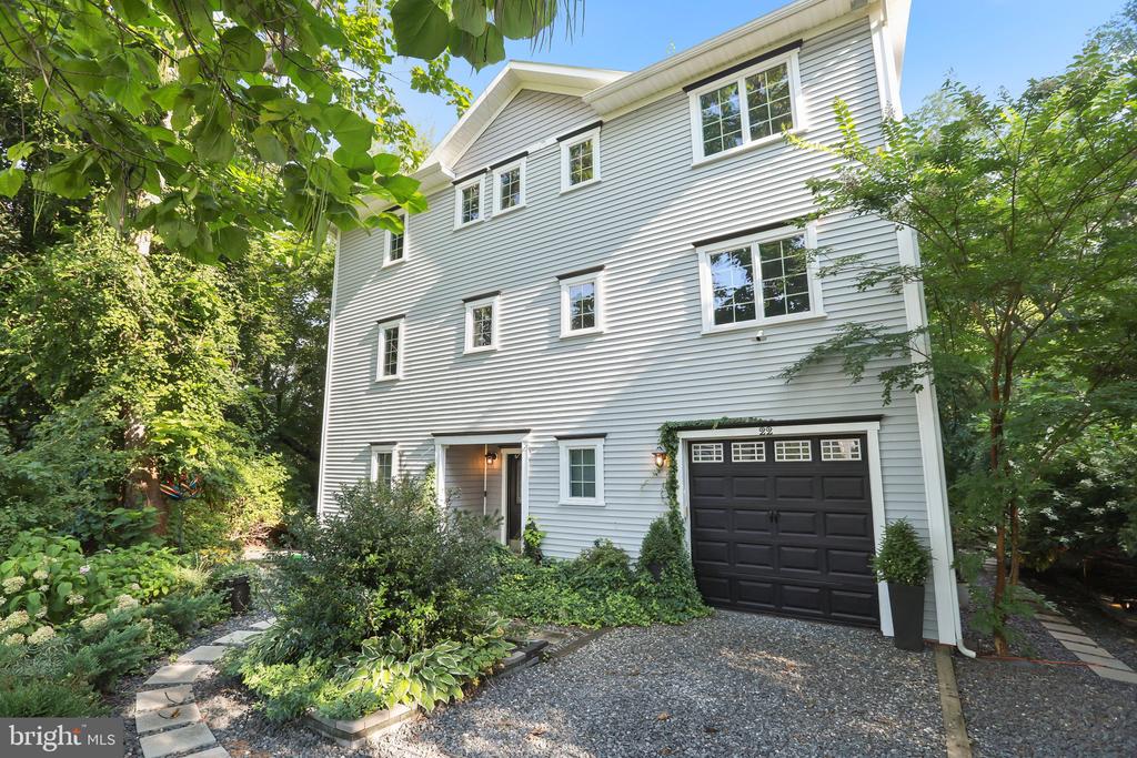 22 Birdsall St