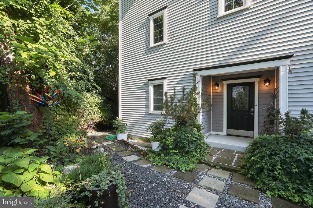 22 Birdsall St