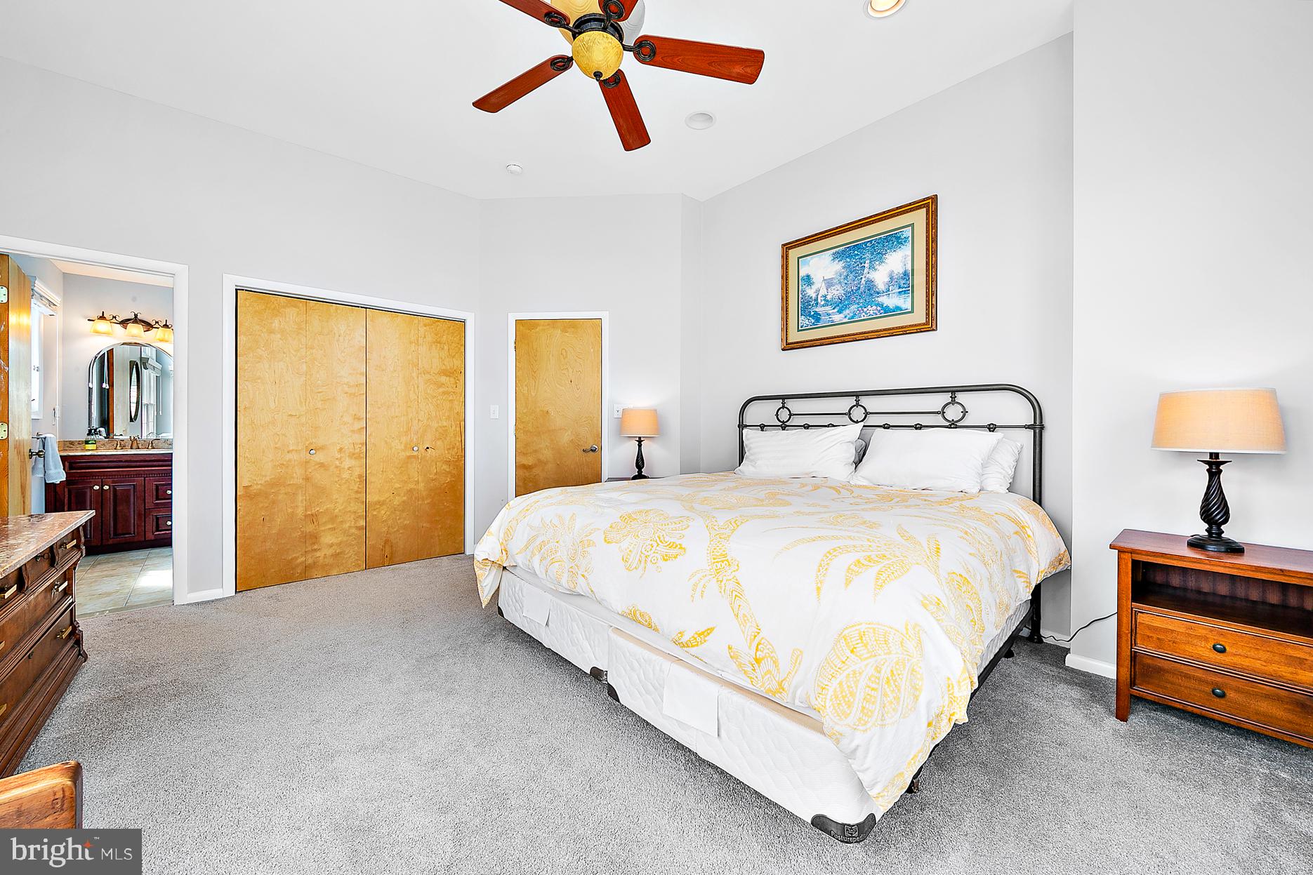 26 E 52nd St