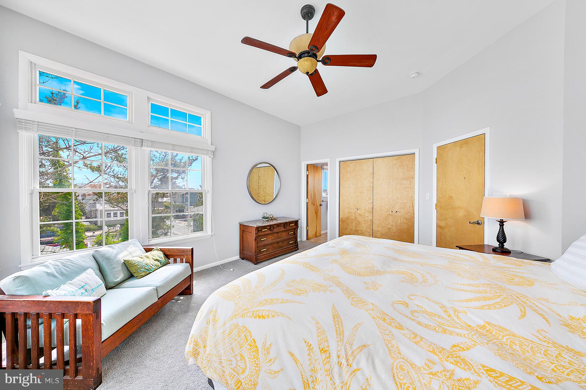 26 E 52nd St