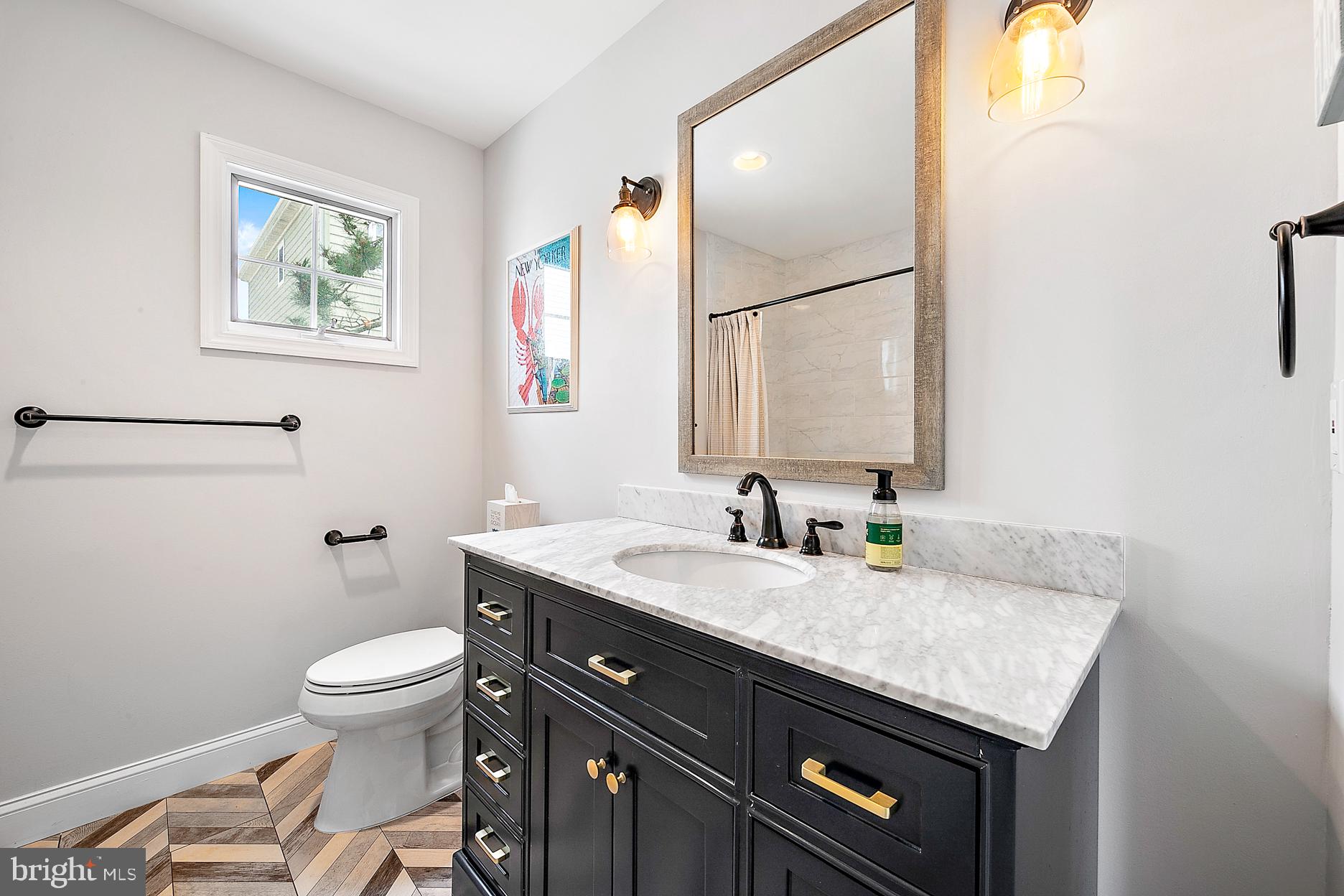 26 E 52nd St