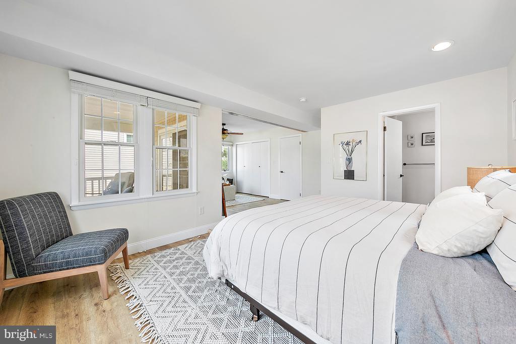 26 E 52nd St