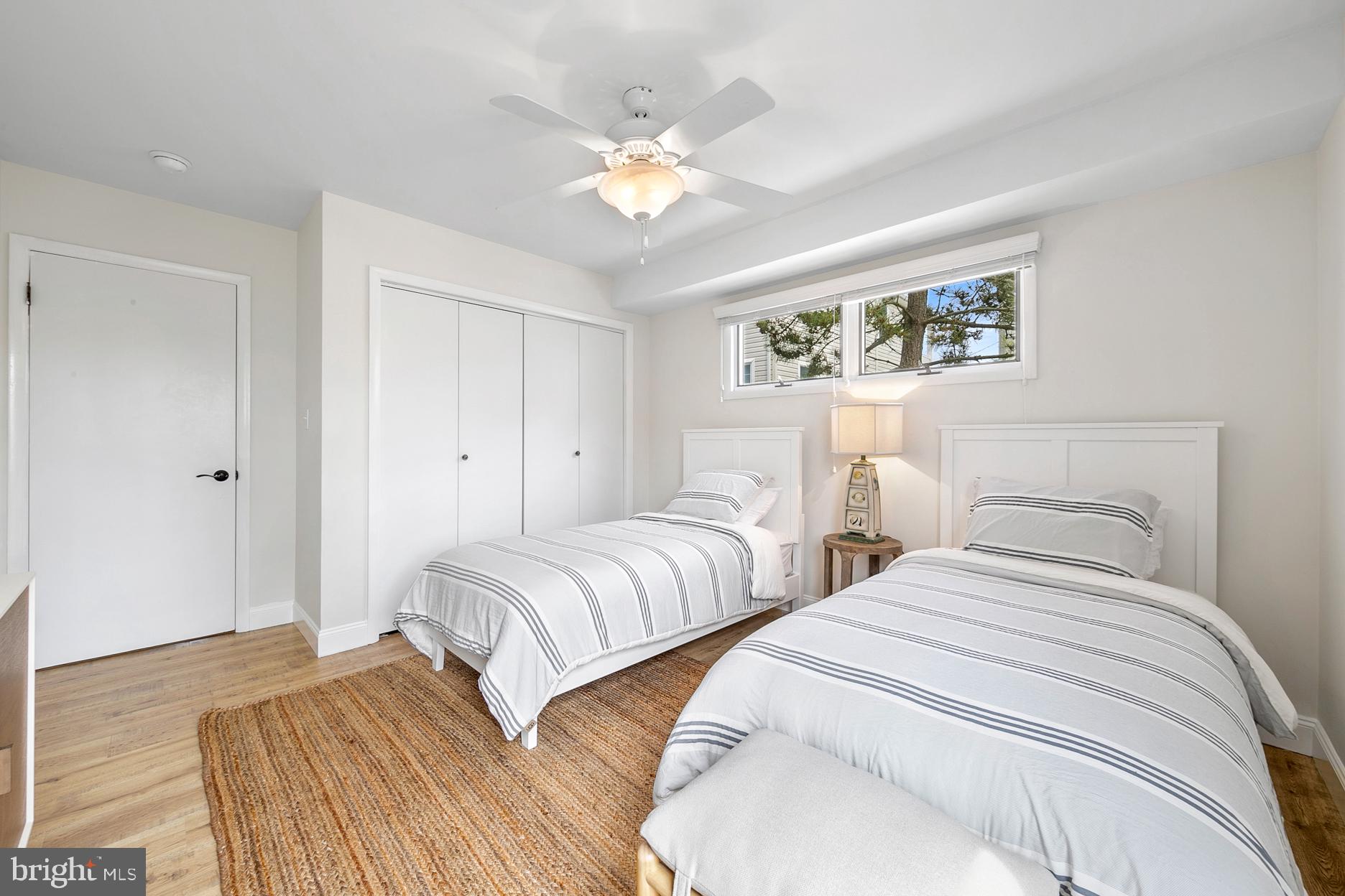 26 E 52nd St