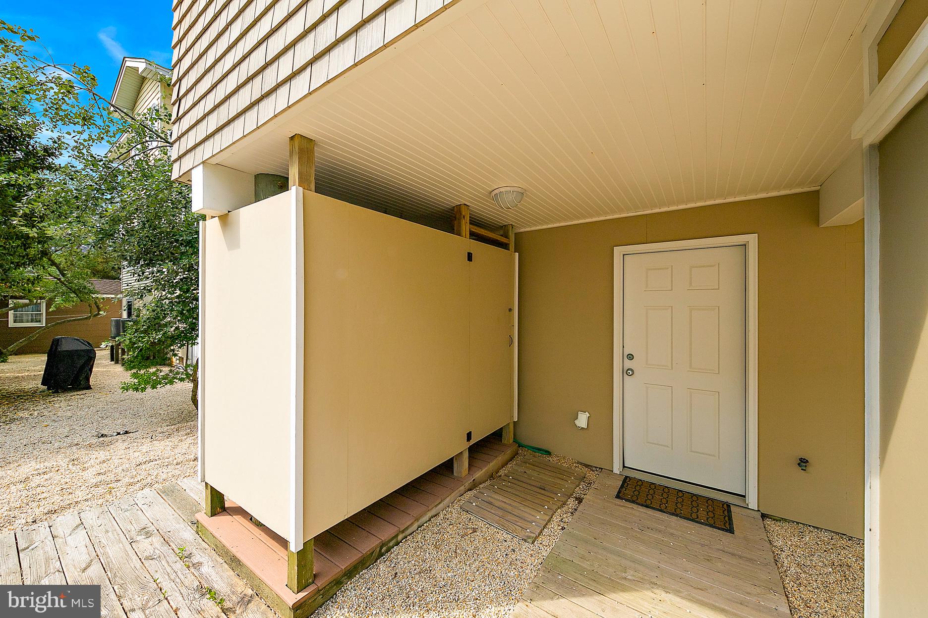 26 E 52nd St