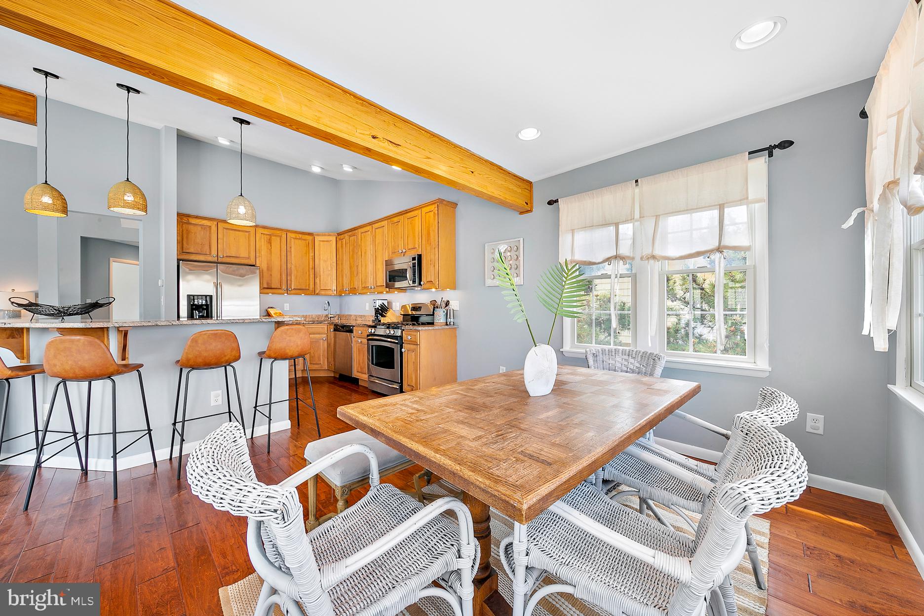 26 E 52nd St