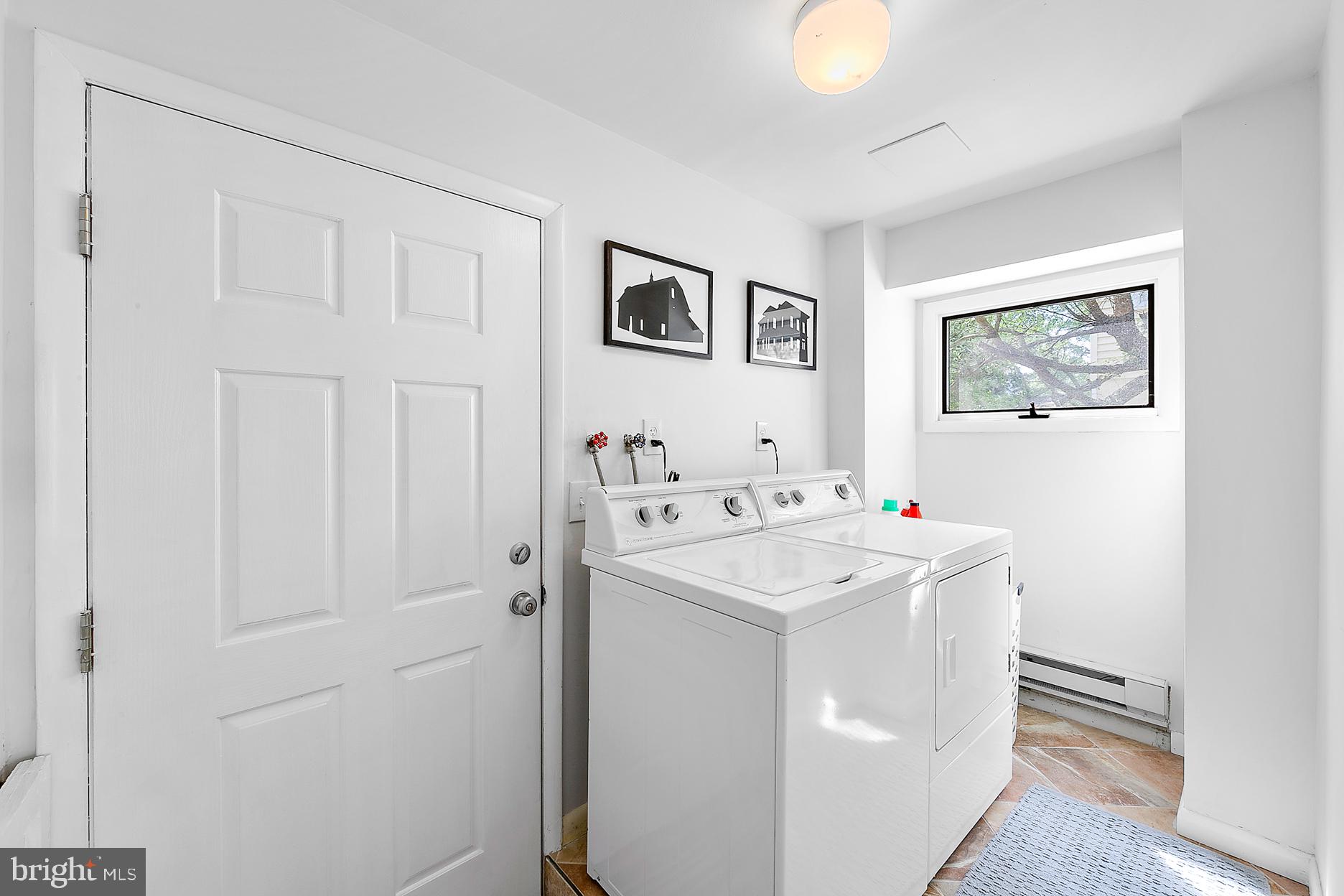 26 E 52nd St