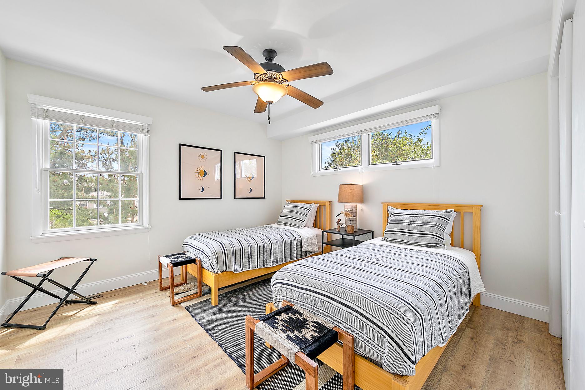 26 E 52nd St