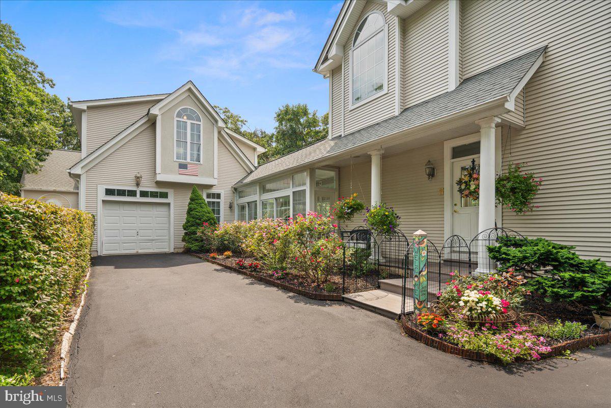1081 Prospect Ave