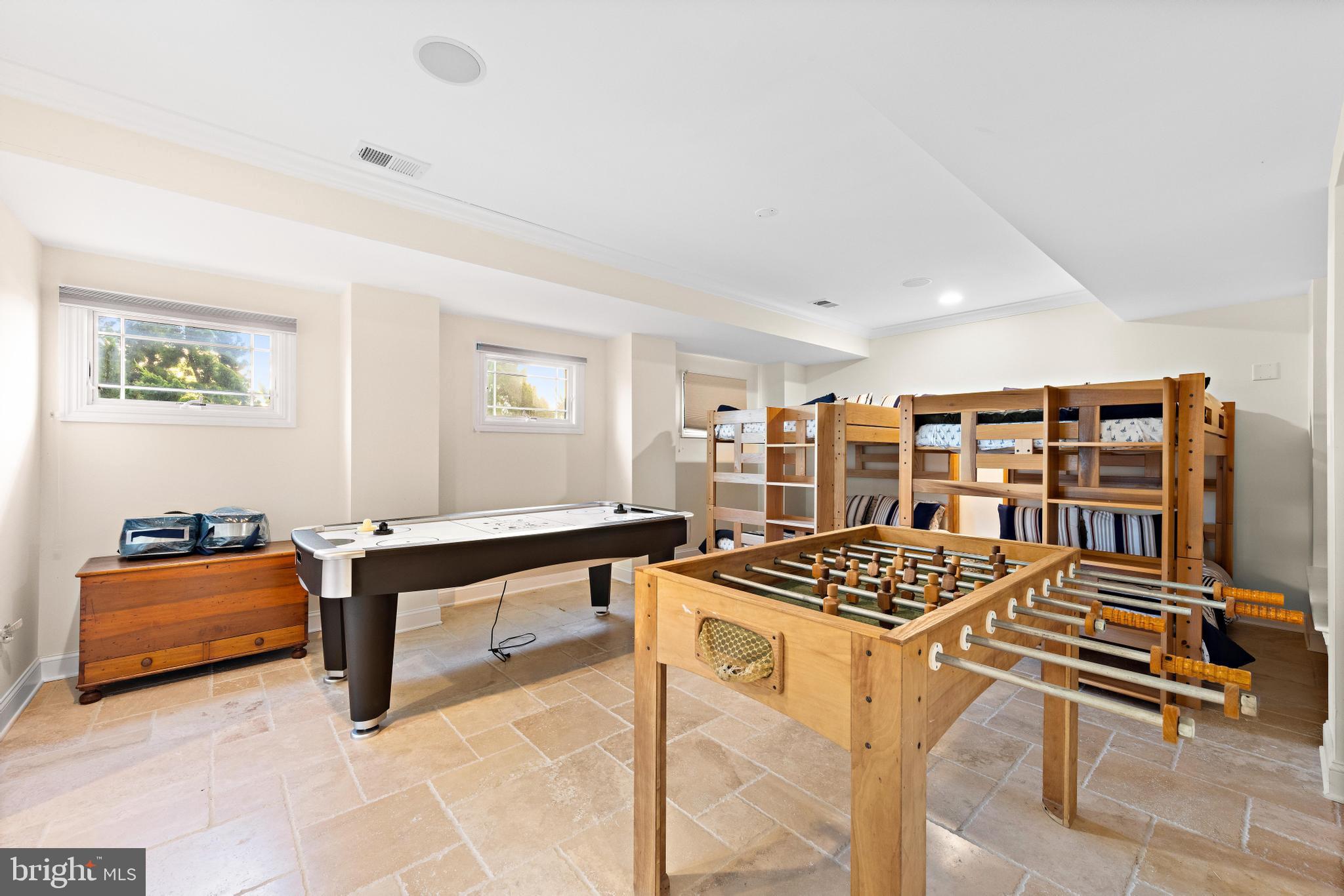 1095 Long Beach Blvd #B