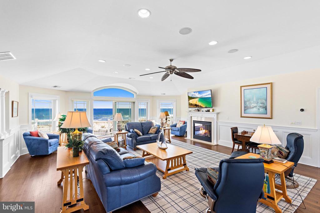 1095 Long Beach Blvd #B