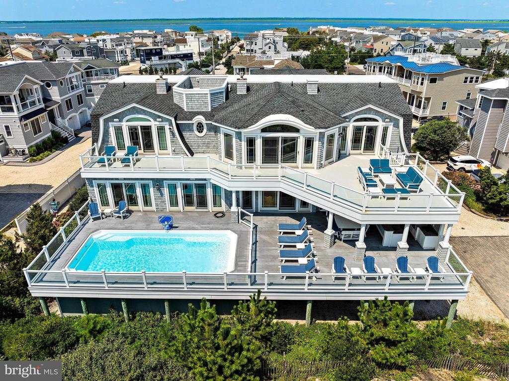 1095 Long Beach Blvd #B