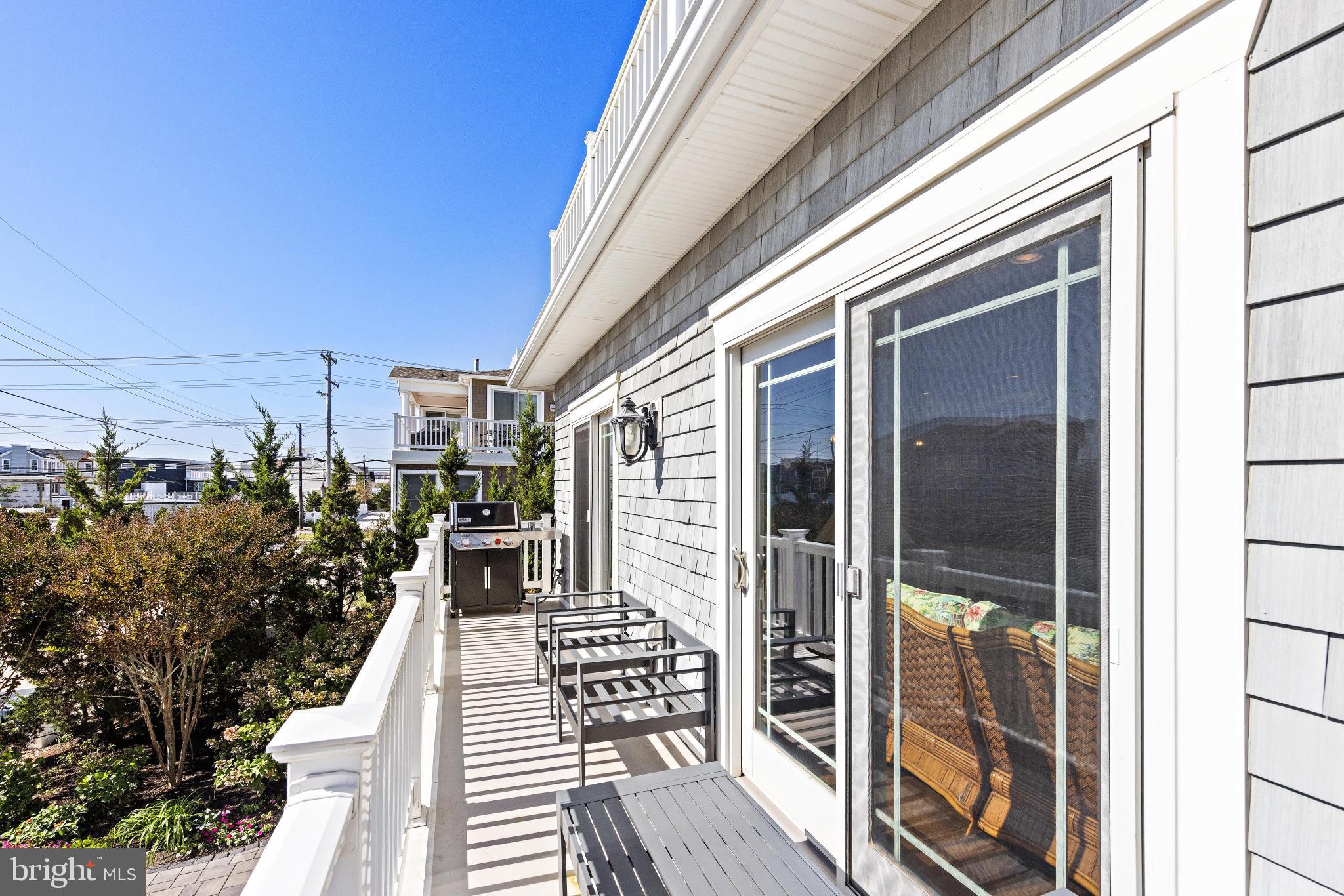 1095 Long Beach Blvd #B