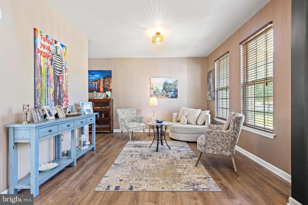 51 Waters Edge Dr