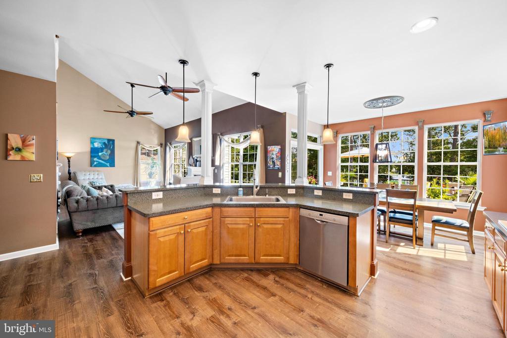 51 Waters Edge Dr