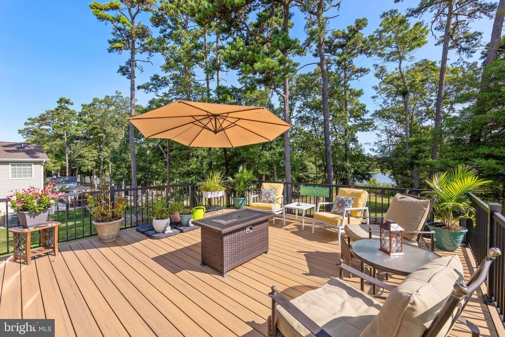 51 Waters Edge Dr