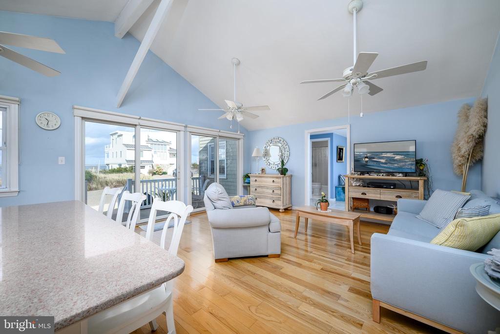 25 JOAN,OCEAN