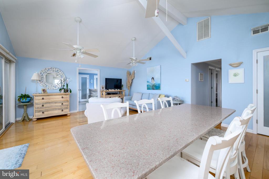 25 JOAN,OCEAN