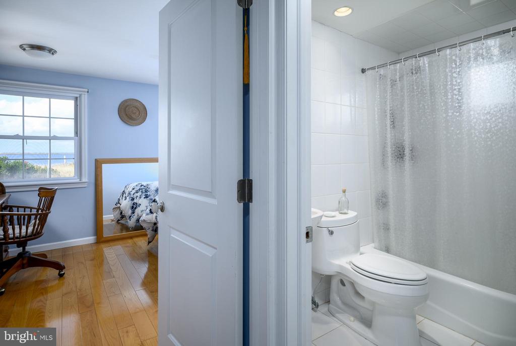 25 JOAN,OCEAN