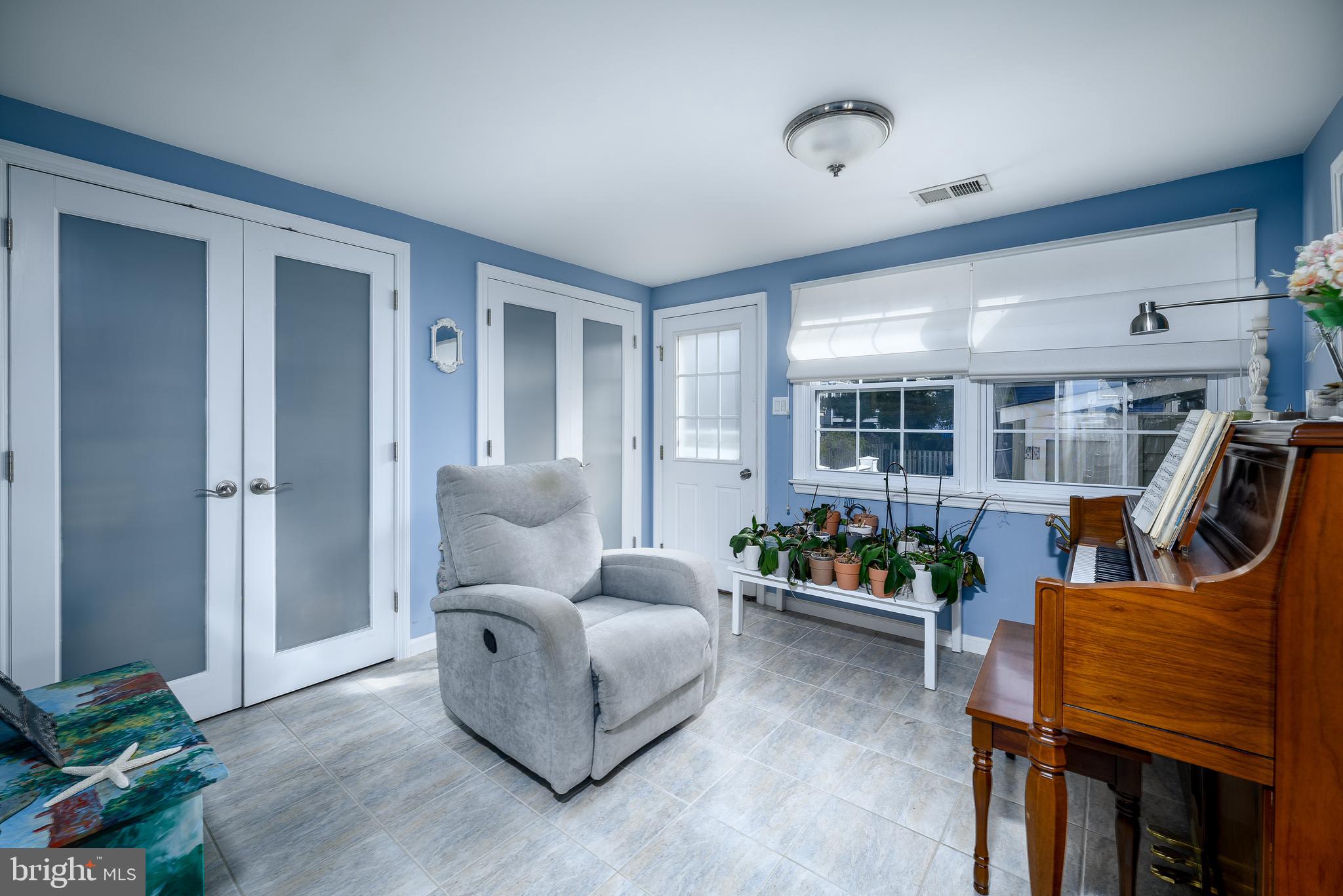 25 Joan Rd
