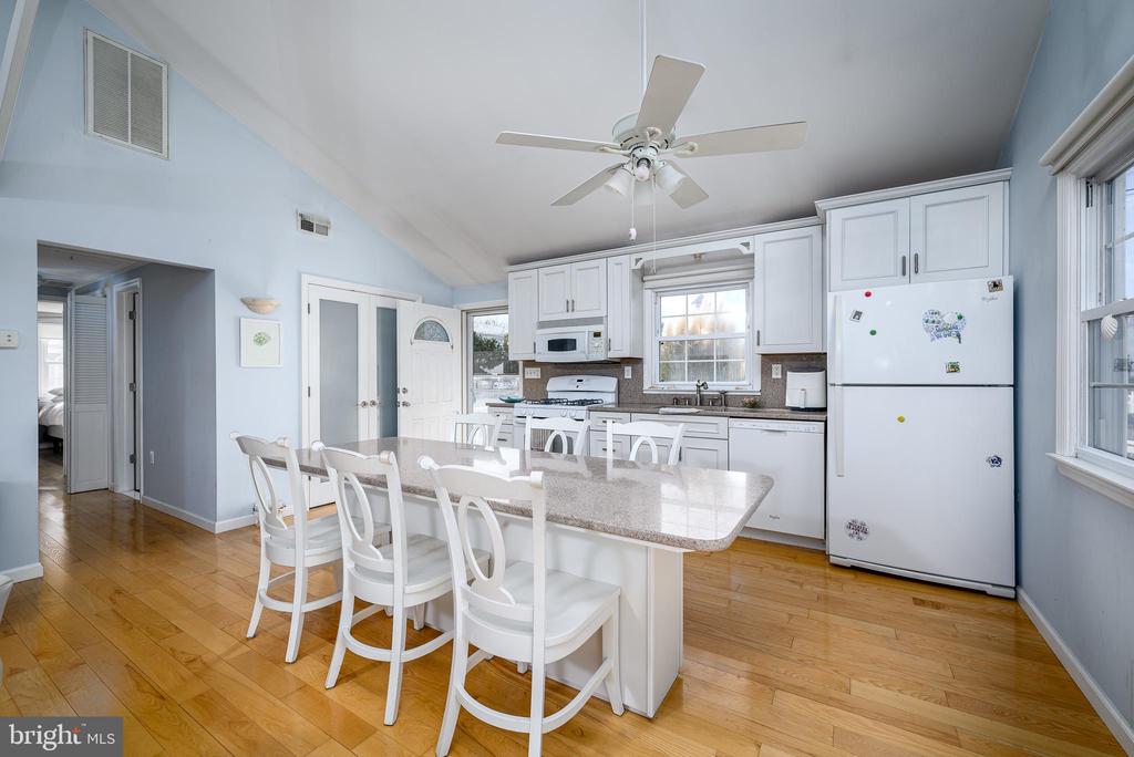 25 JOAN,OCEAN
