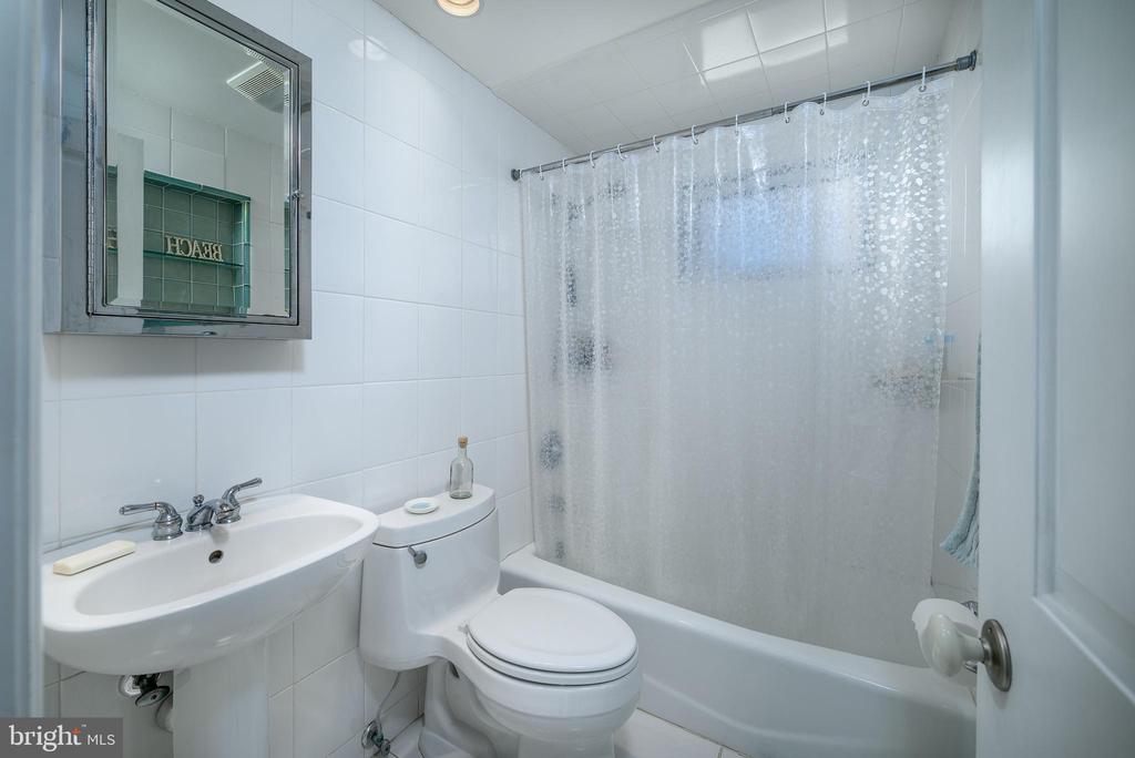 25 JOAN,OCEAN