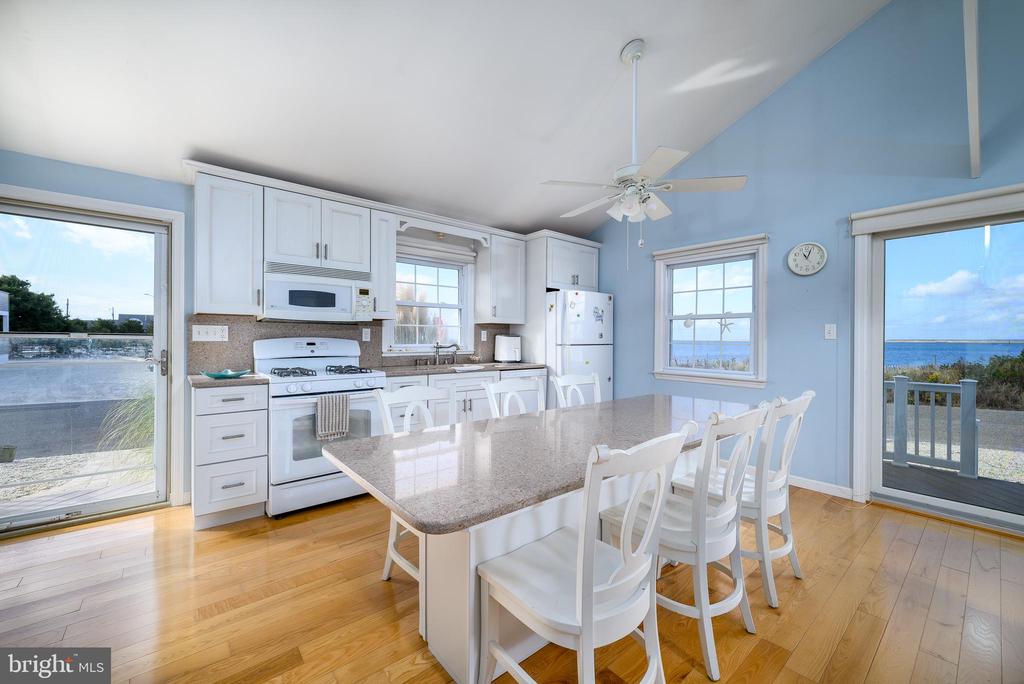 25 JOAN,OCEAN