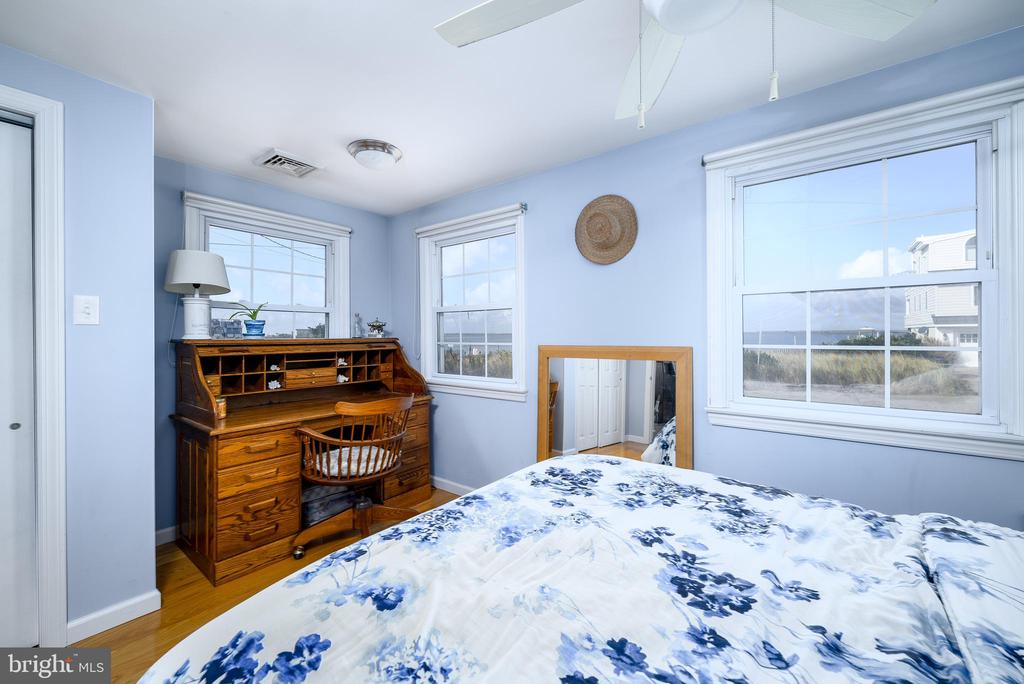 25 JOAN,OCEAN