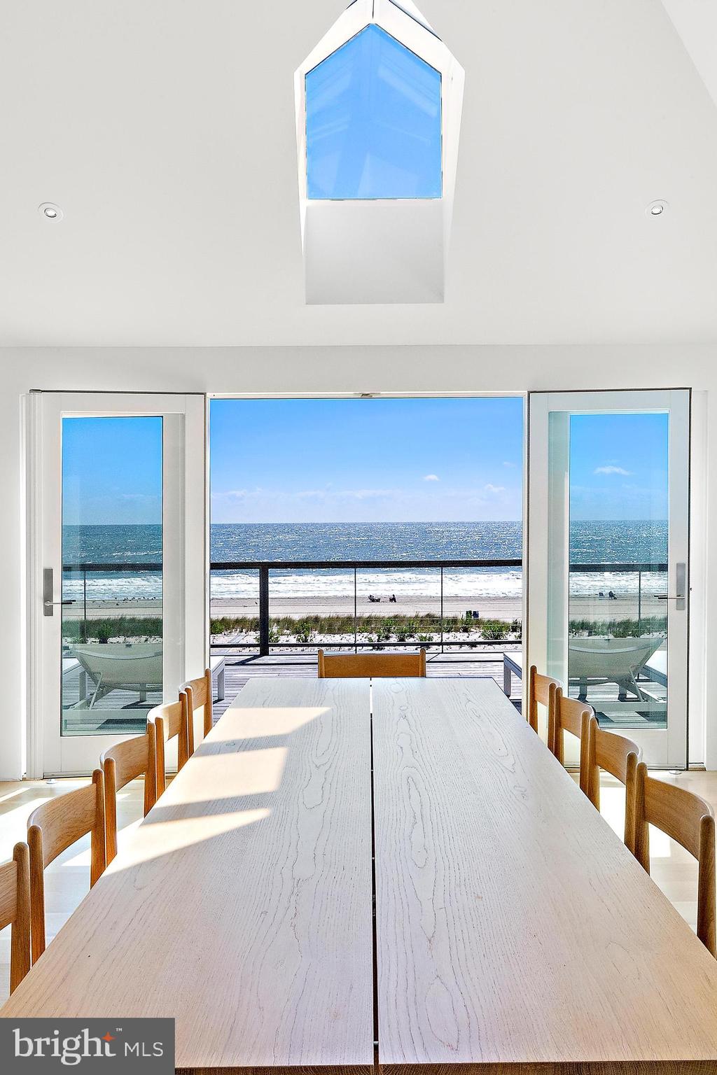 1039-C Long Beach Blvd.