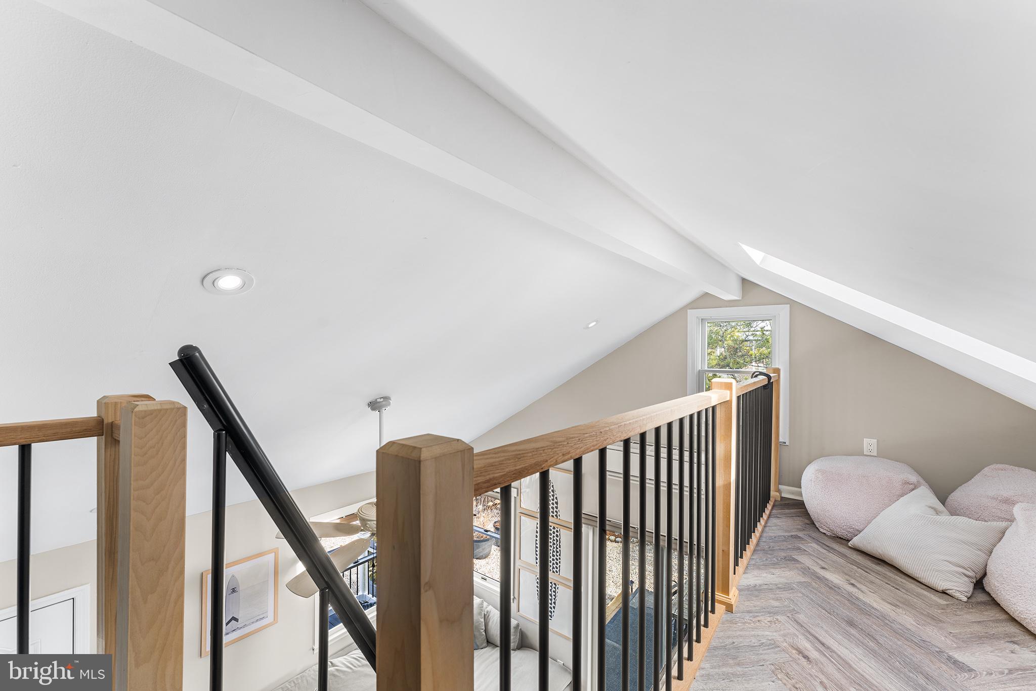 300 Glendola Ave