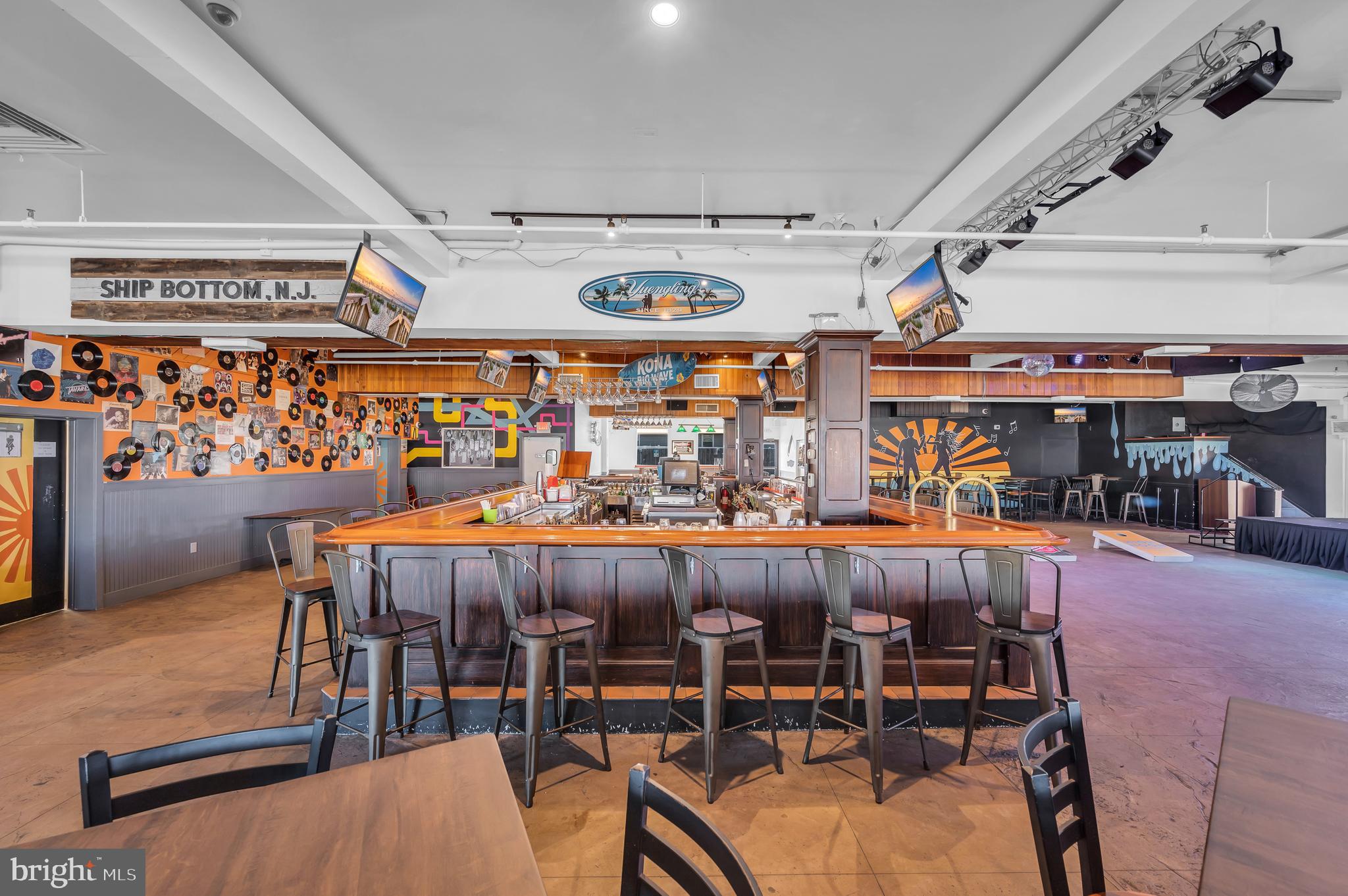 2002 LONG BEACH BOULEVARD