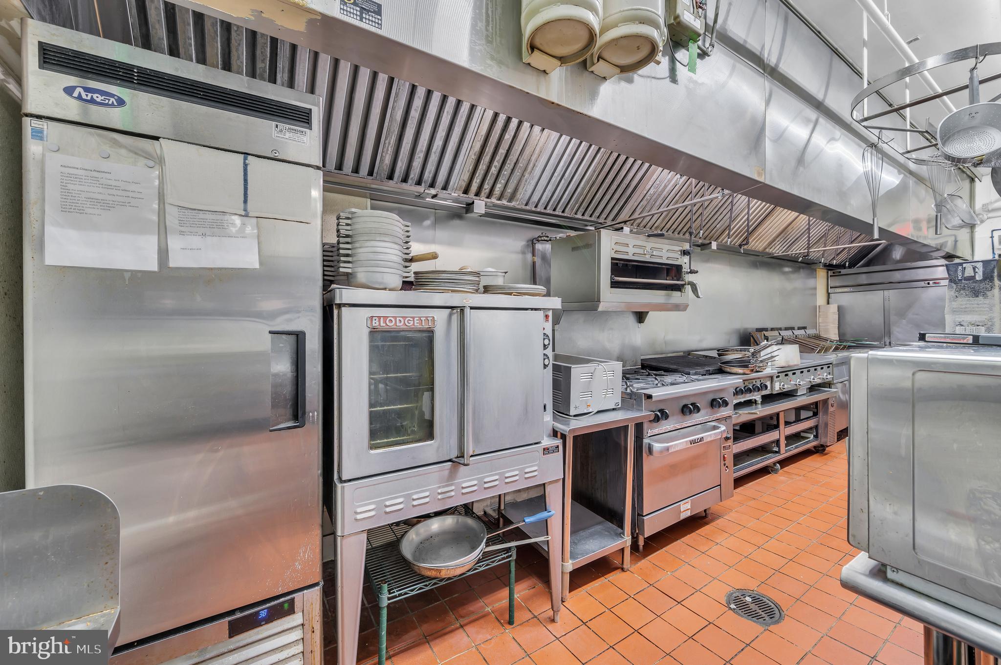 2002 LONG BEACH BOULEVARD