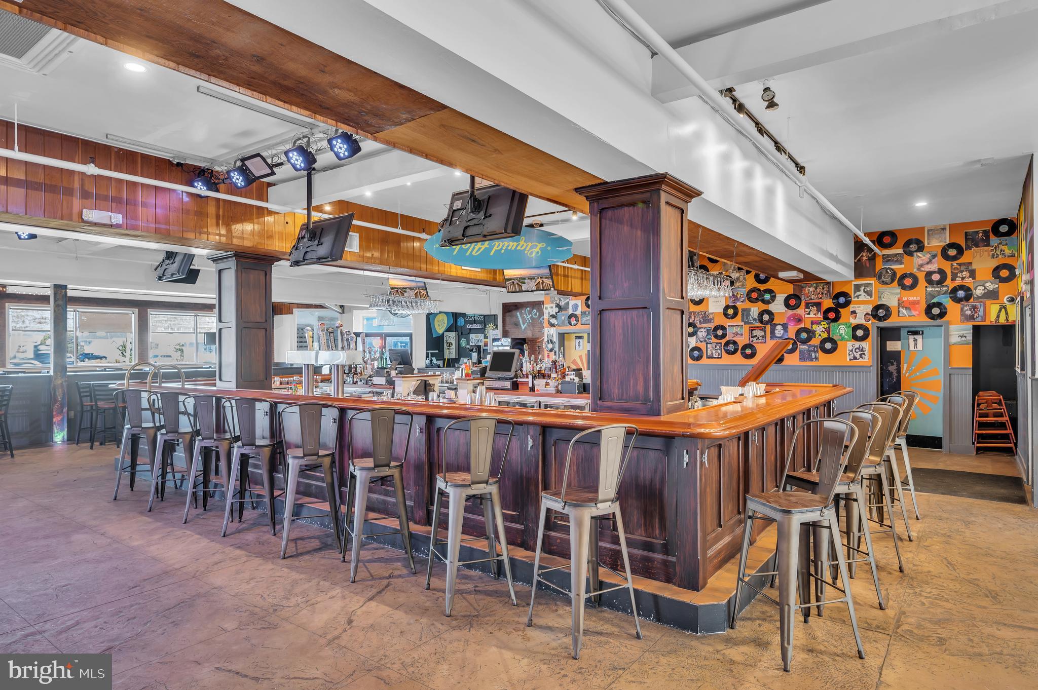 2002 LONG BEACH BOULEVARD