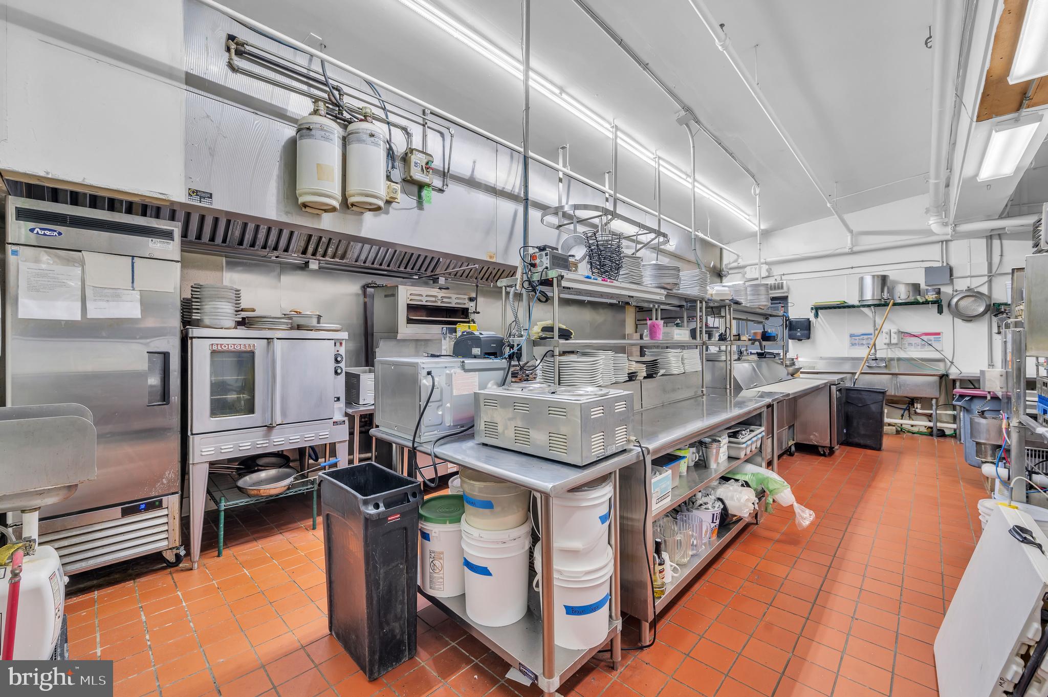 2002 LONG BEACH BOULEVARD