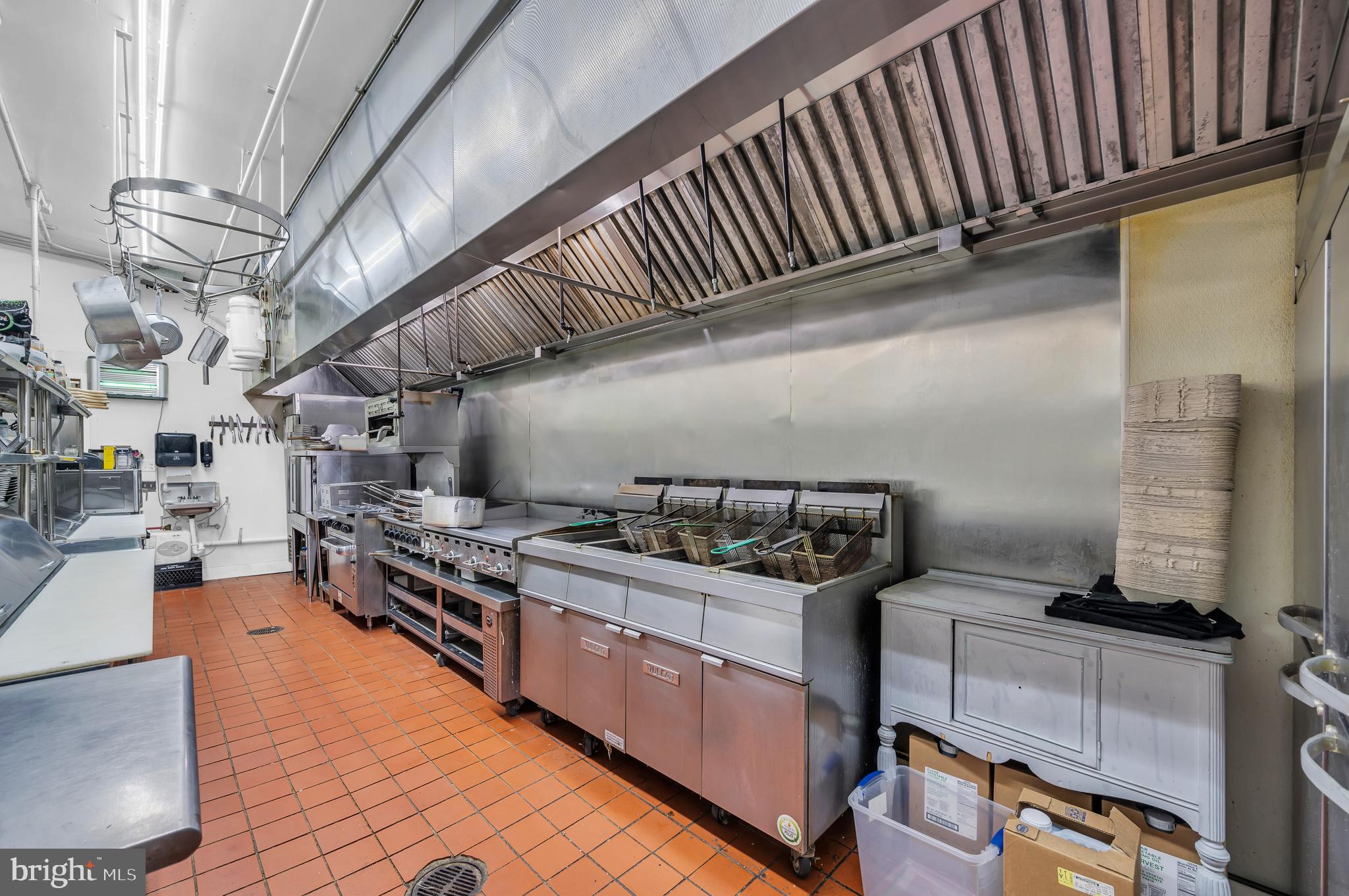 2002 LONG BEACH BOULEVARD