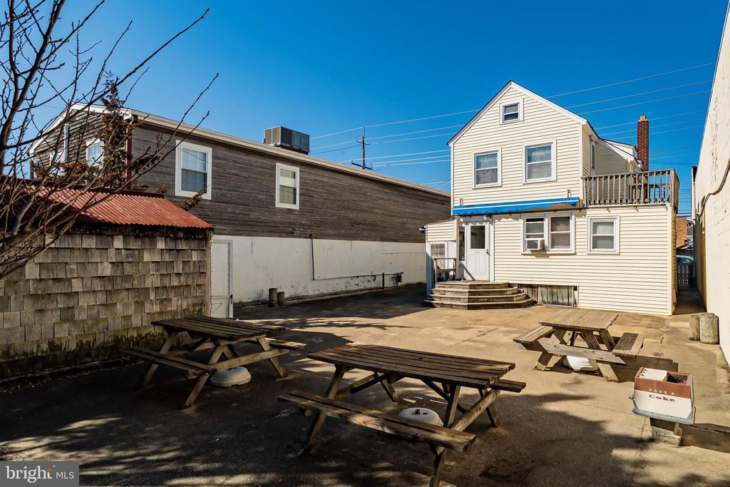 827 N Bay Ave