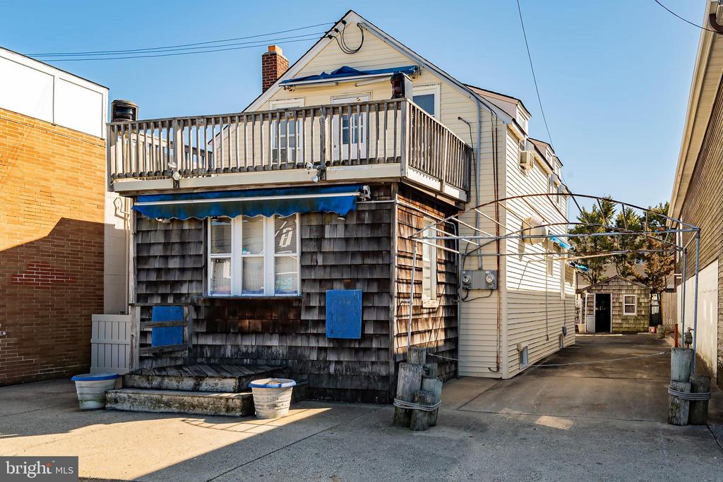 827 N Bay Ave