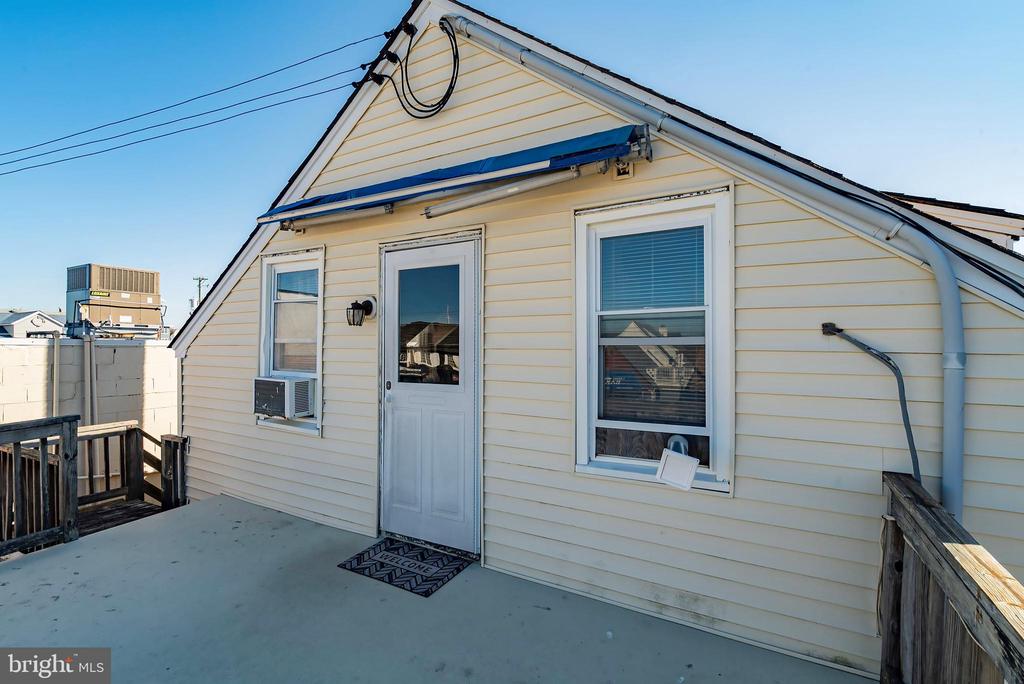 827 N Bay Ave