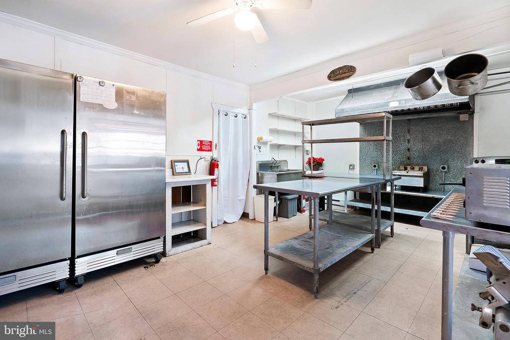827 N Bay Ave