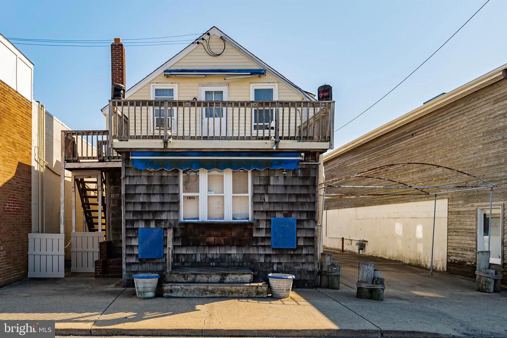 827 N Bay Ave