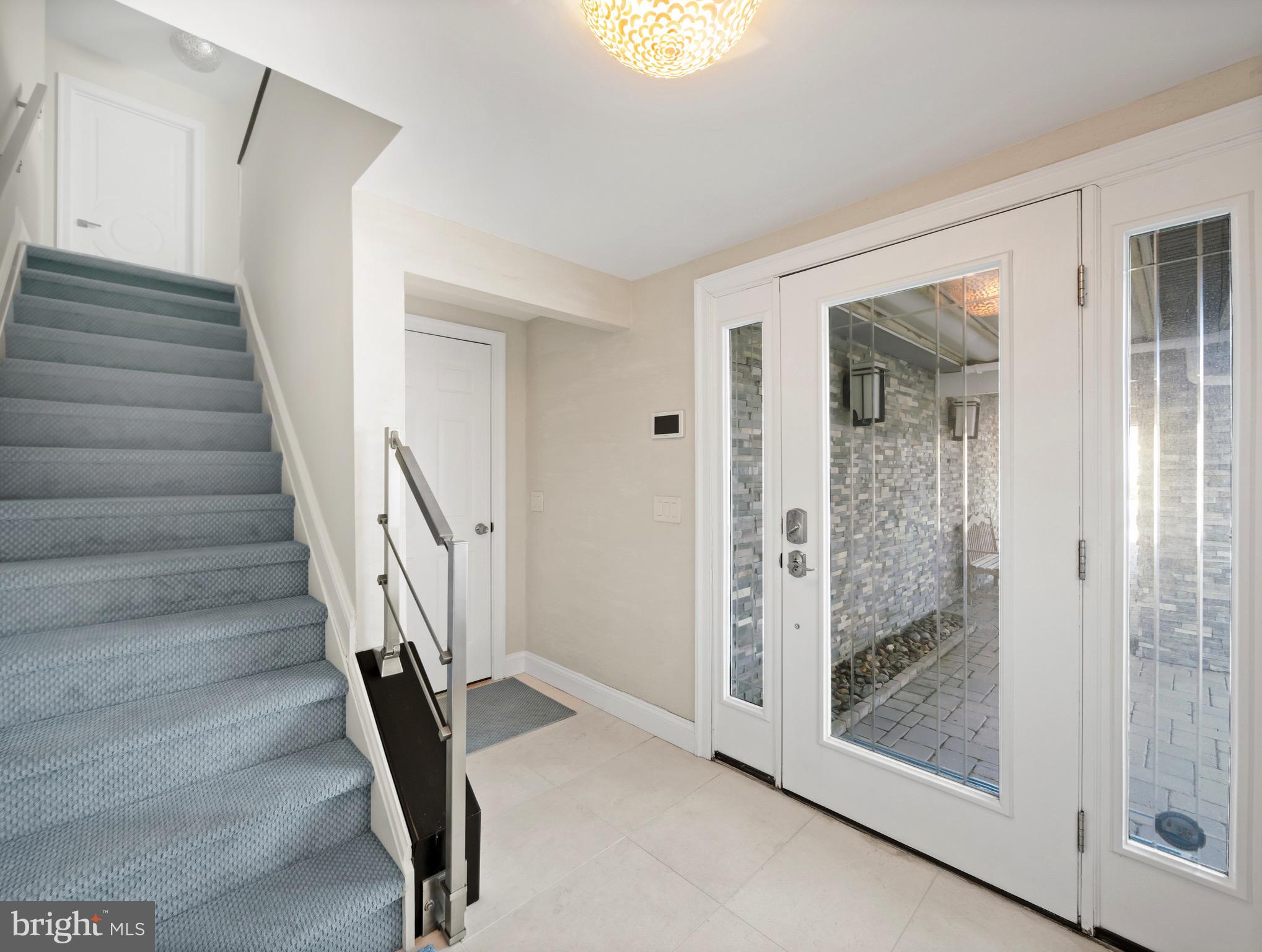10 E Burlington Ave