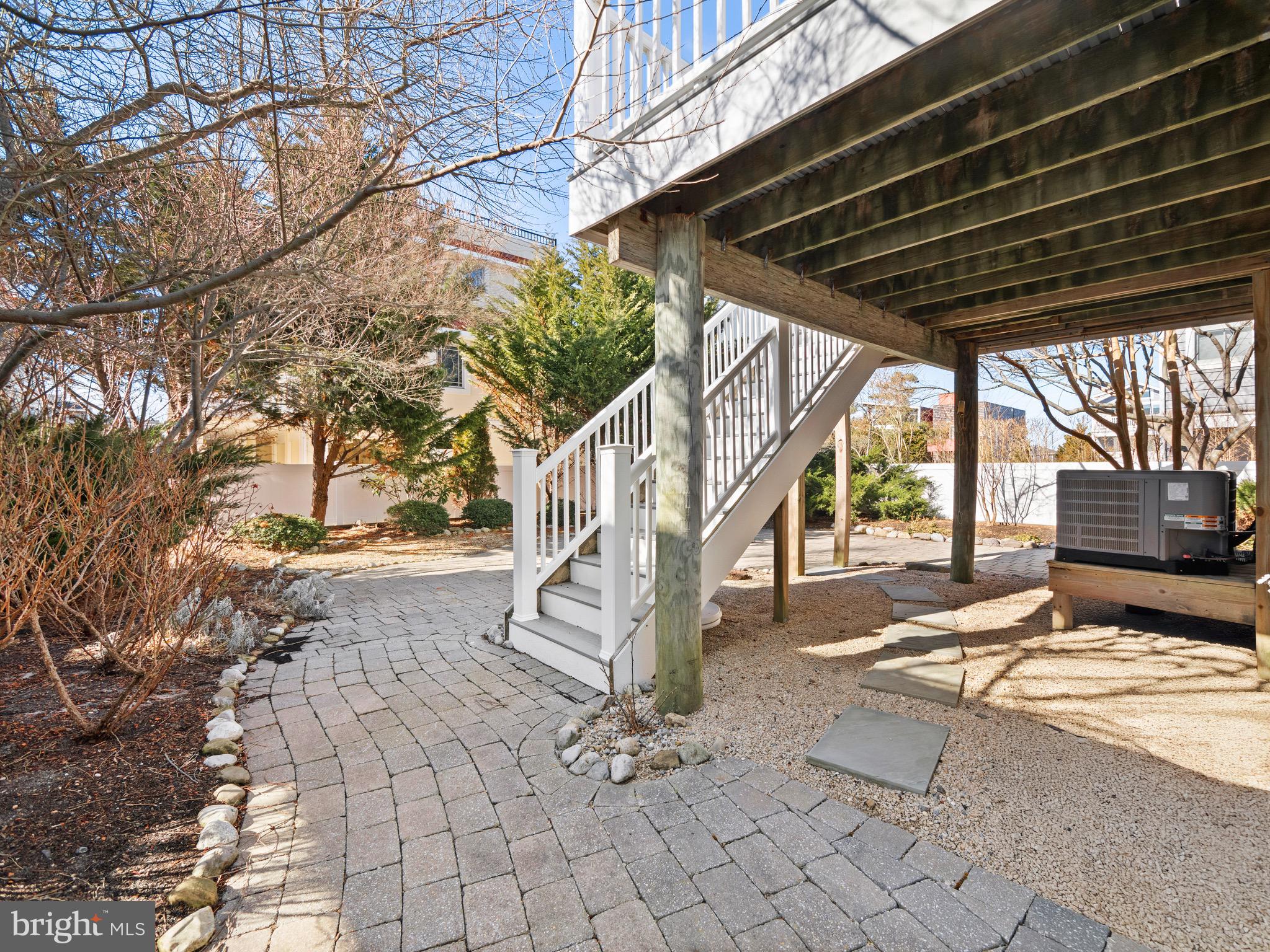 10 E Burlington Ave