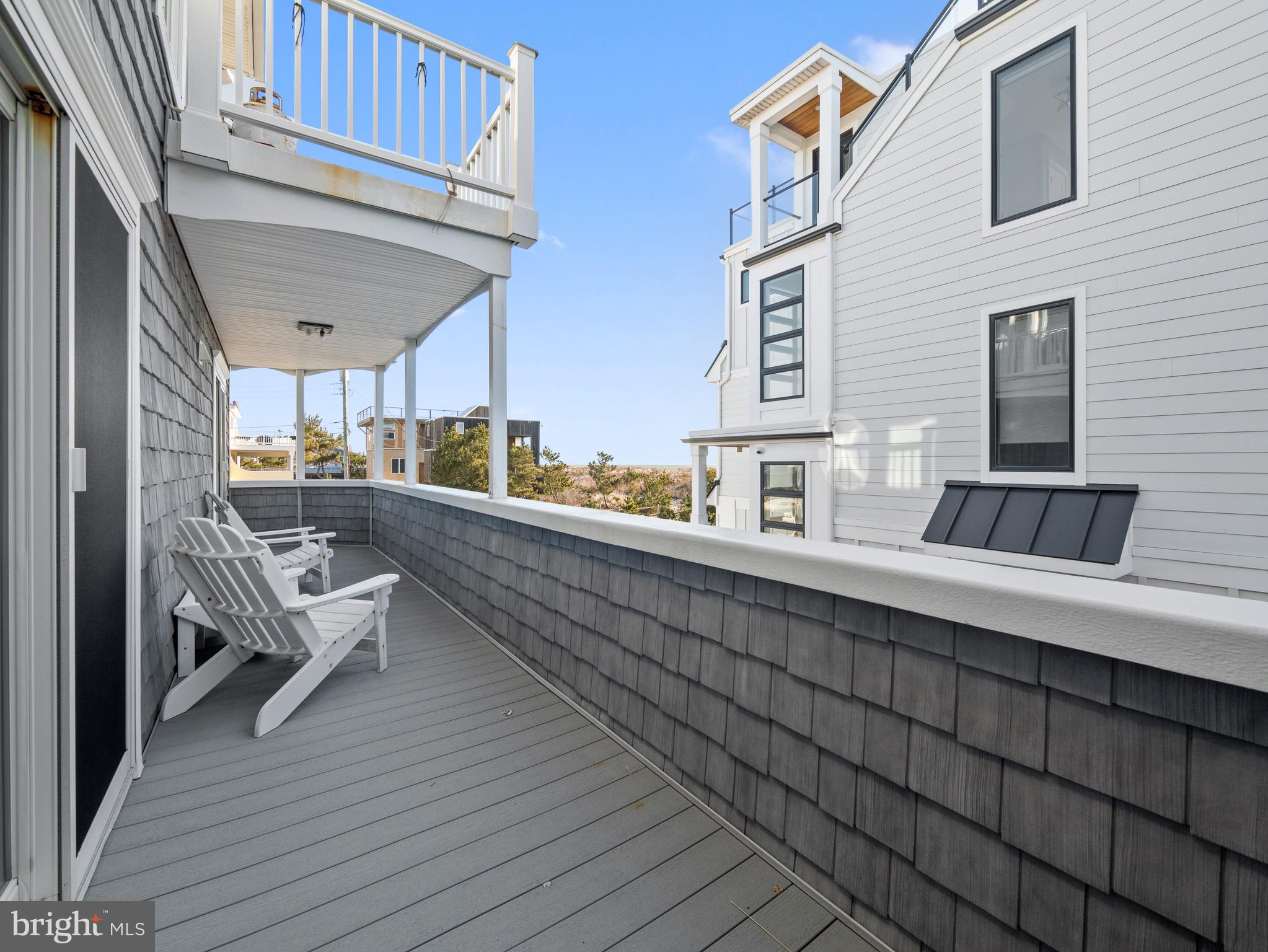 10 E Burlington Ave