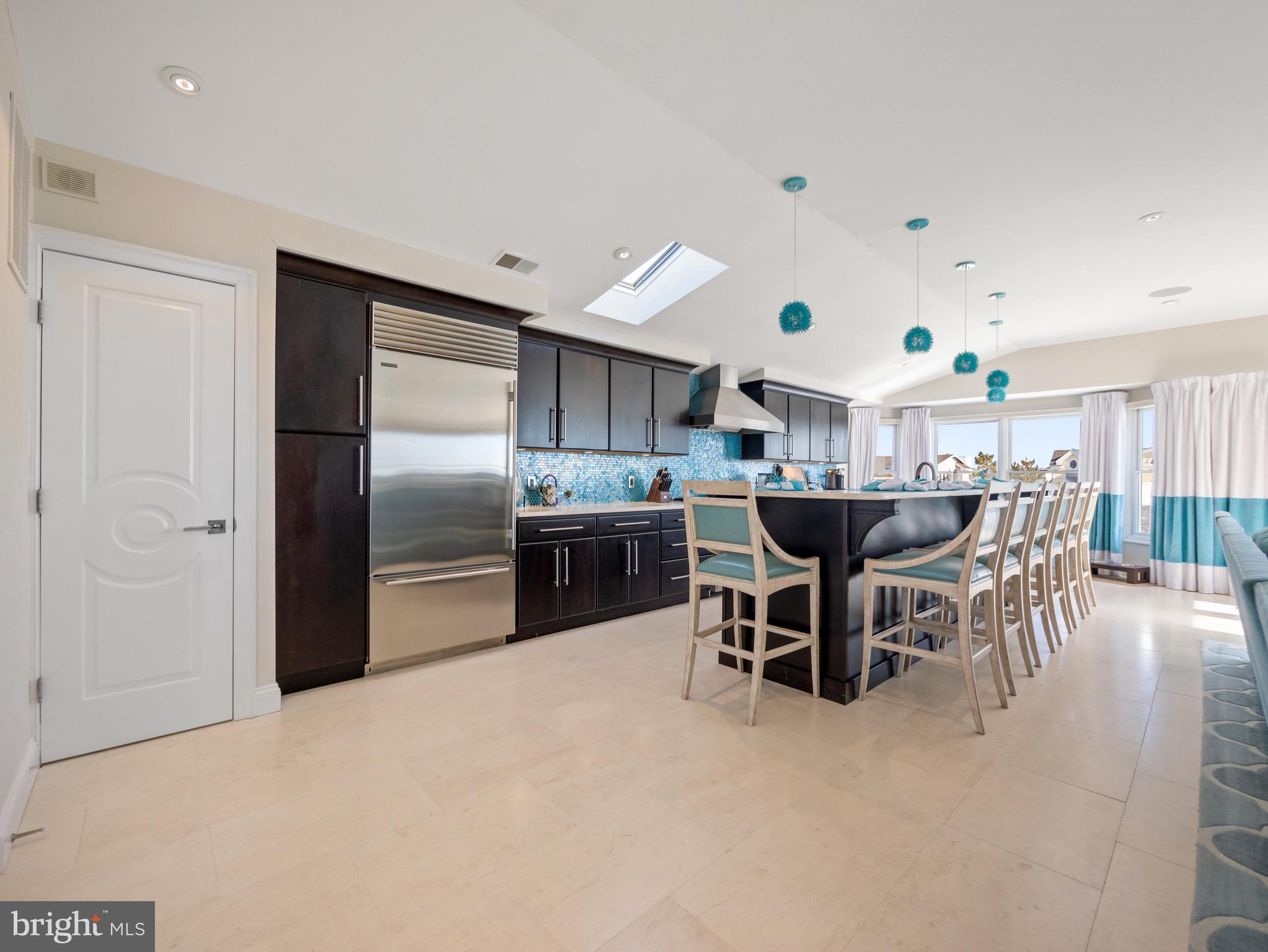 10 E Burlington Ave