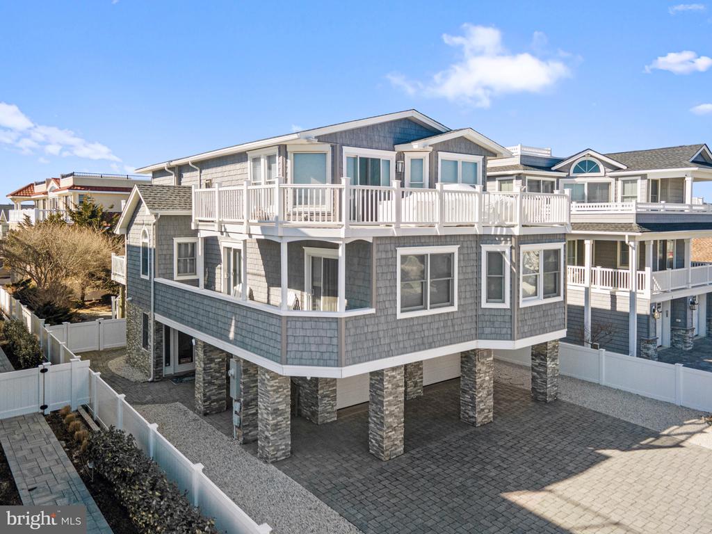 10 E Burlington Ave