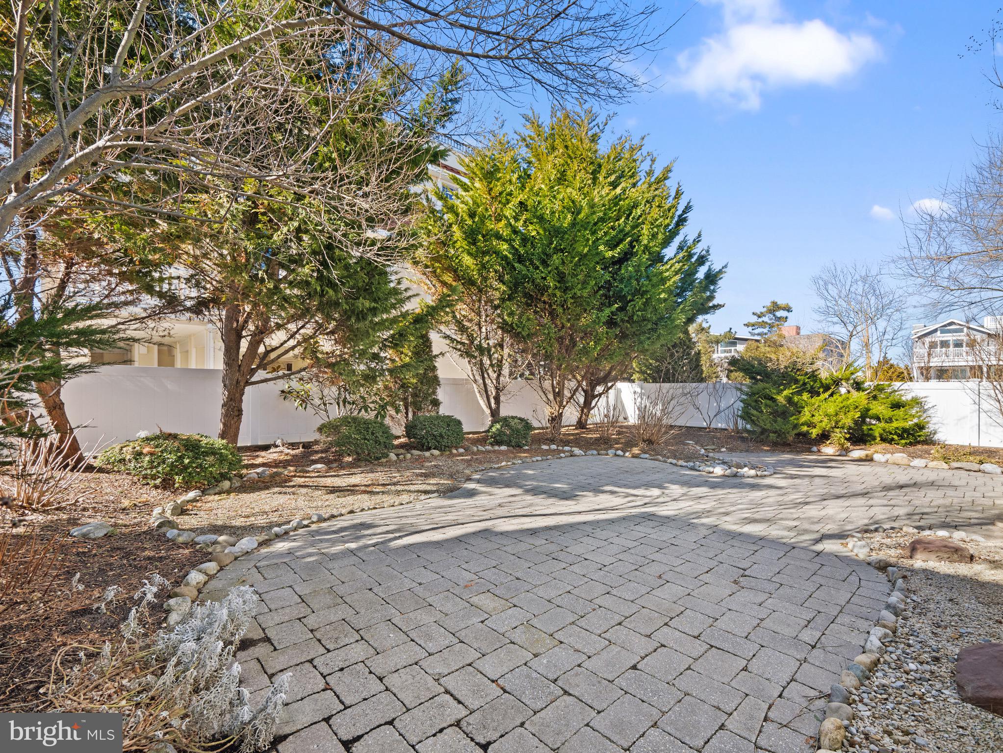 10 E Burlington Ave