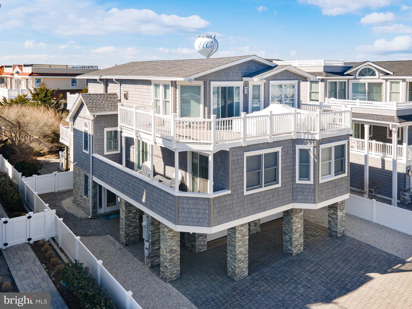 10 E Burlington Ave