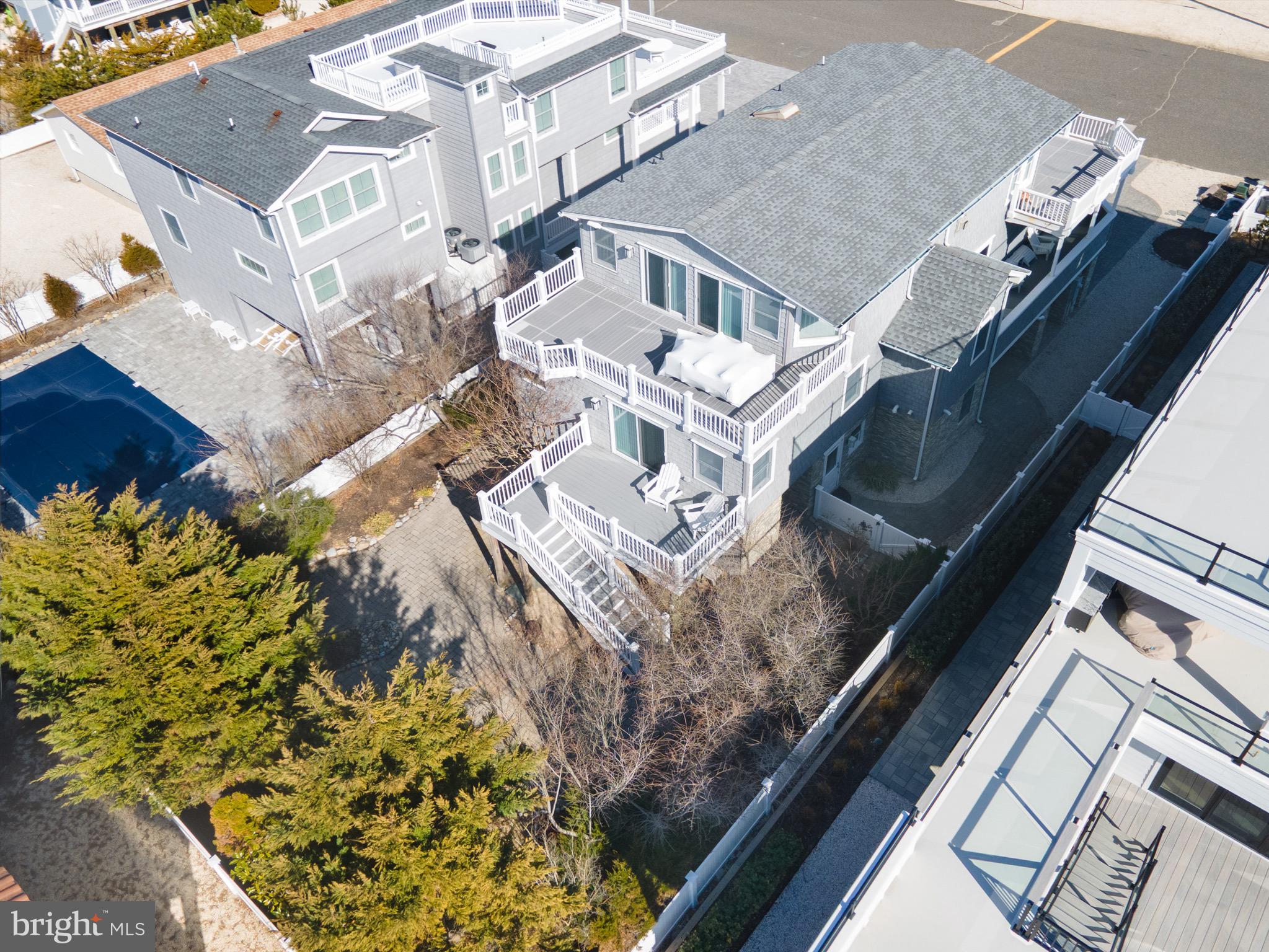10 E Burlington Ave