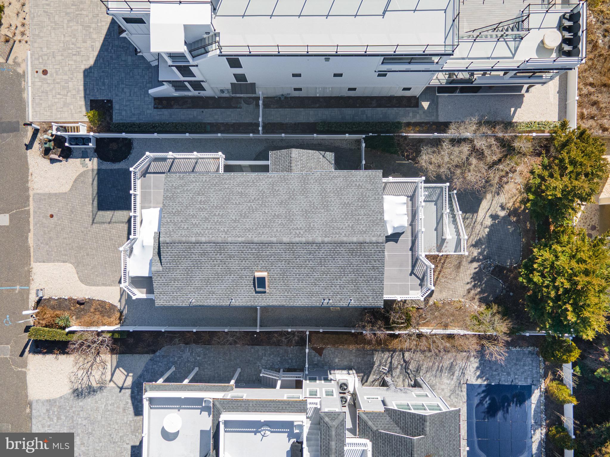 10 E Burlington Ave