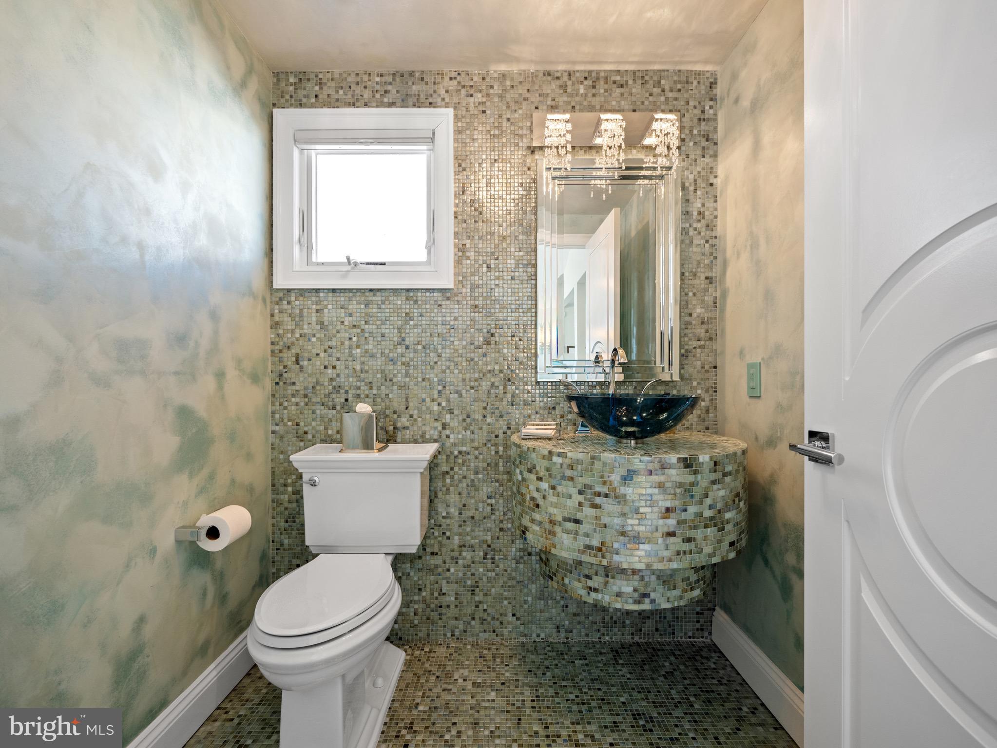 10 E Burlington Ave