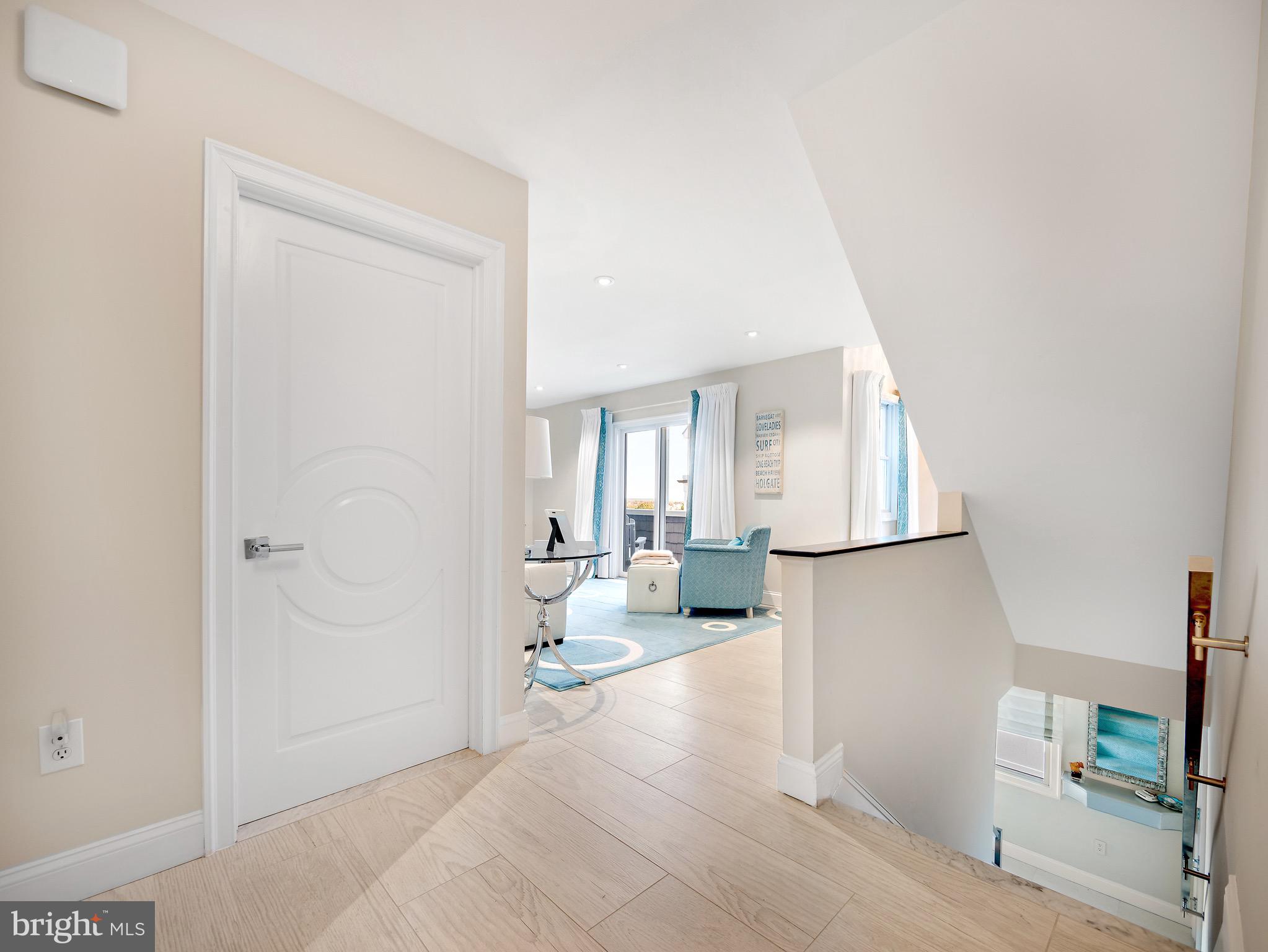 10 E Burlington Ave